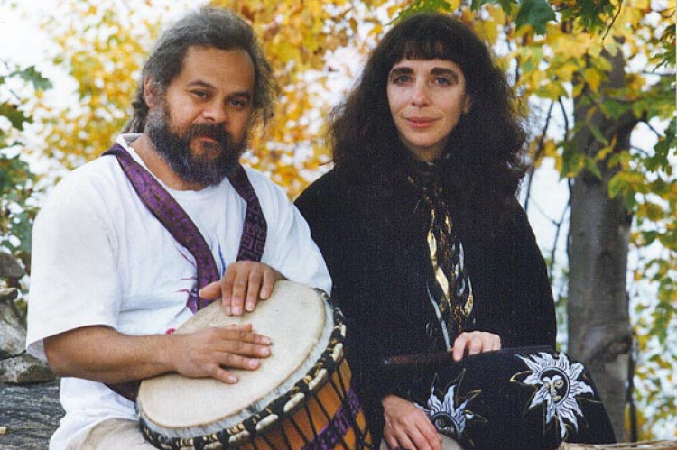 C_jimi_morwen_sitting-on-rock